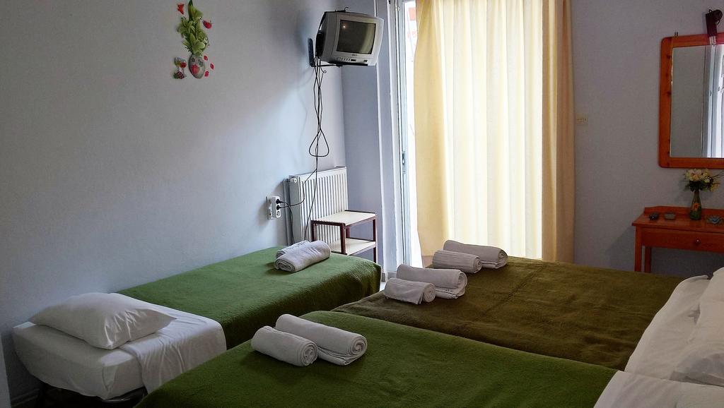 Hotel Galaxias Agioi Pandes Exteriör bild
