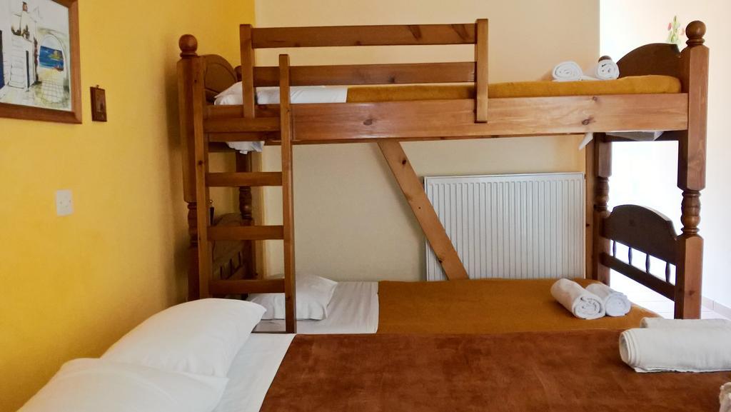 Hotel Galaxias Agioi Pandes Exteriör bild