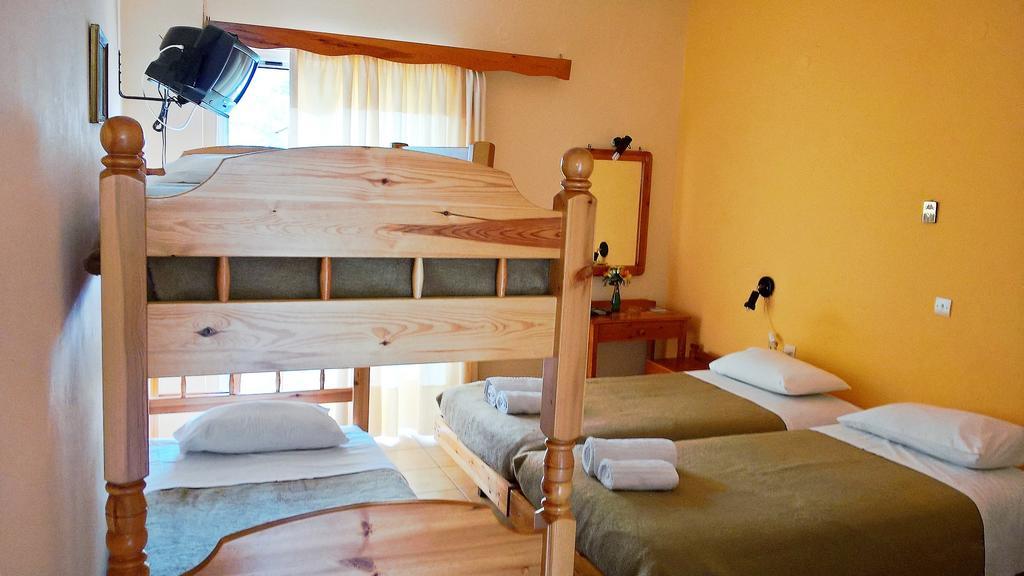 Hotel Galaxias Agioi Pandes Exteriör bild
