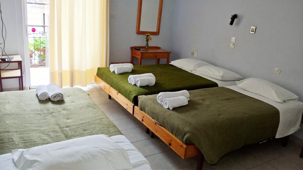 Hotel Galaxias Agioi Pandes Exteriör bild