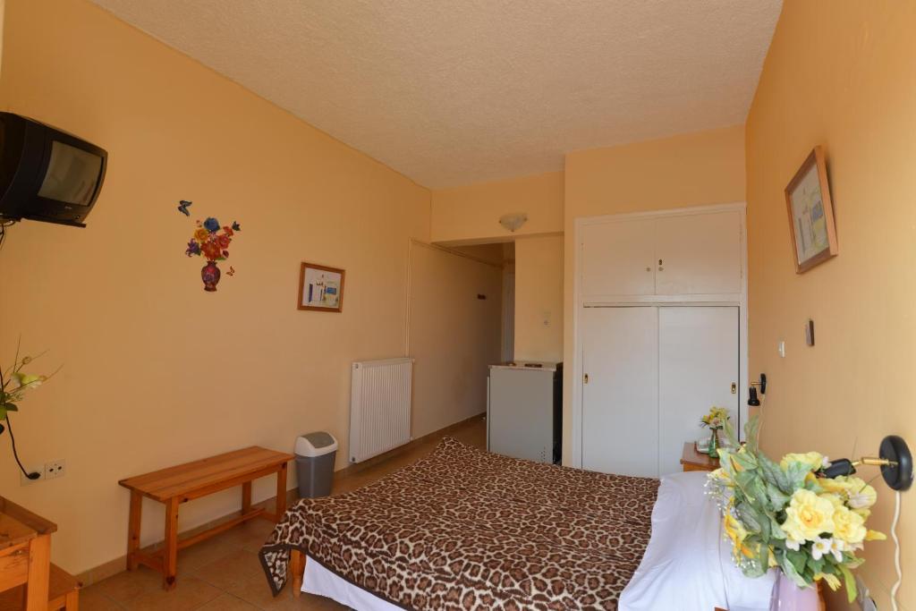Hotel Galaxias Agioi Pandes Exteriör bild